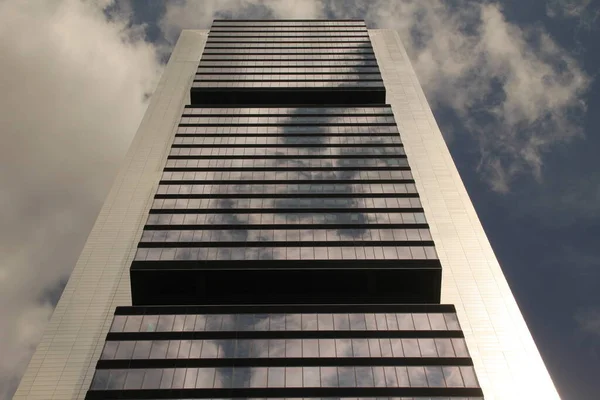 Ουρανοξύστης Στην Οικονομική Περιοχή Της Μαδρίτης — Φωτογραφία Αρχείου