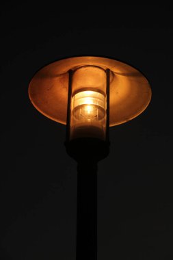 Şehir ortamında fenerler