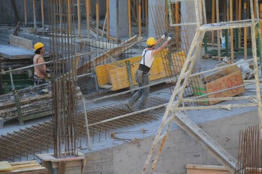 Şehirdeki inşaat alanında.