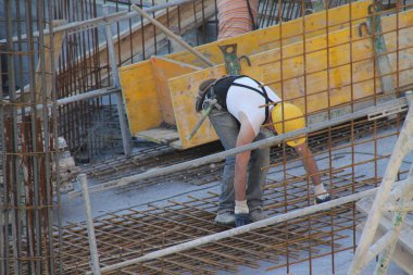 Şehirdeki inşaat alanında.