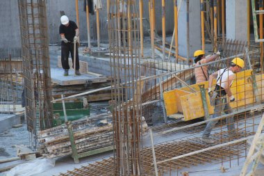 Şehirdeki inşaat alanında.