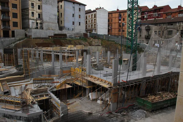 Şehirdeki inşaat alanında.
