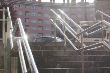 Şehir ortamında merdivenler