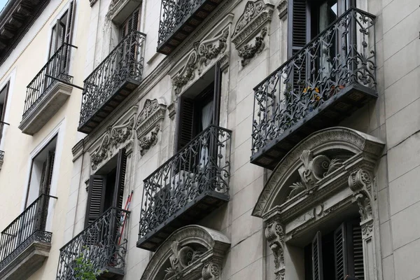 西班牙马德里的古典建筑 — 图库照片