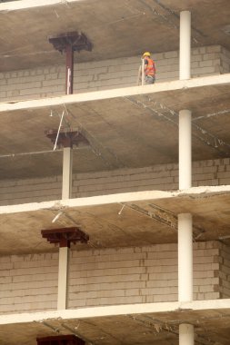 Kentsel bir çevrede inşaat alanı