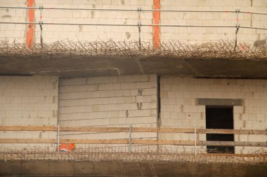 Kentsel bir çevrede inşaat alanı