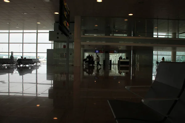 Uluslararası Bir Havaalanının Içi — Stok fotoğraf