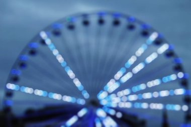 Bir eğlence parkında tekerlek.