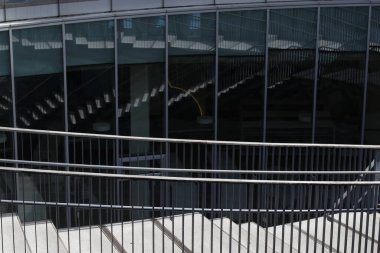 Şehir ortamında merdivenler