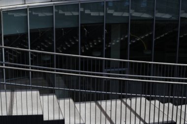 Şehir ortamında merdivenler