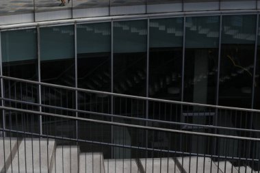 Şehir ortamında merdivenler