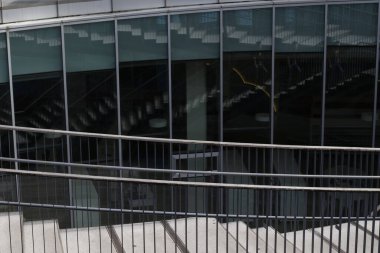 Şehir ortamında merdivenler