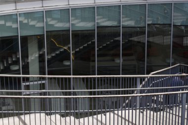 Şehir ortamında merdivenler