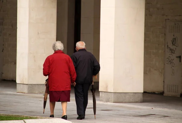 Ageing People Walking Street — Stock Photo, Image