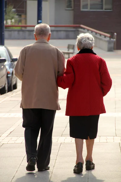 Ageing People Walking Street — Stock Photo, Image