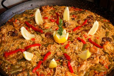 Tavada İspanyol paella 'sı