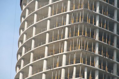 İnşaat alanında çalışıyorum.