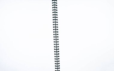 Beyaz açık bir defterin kapağını kapat