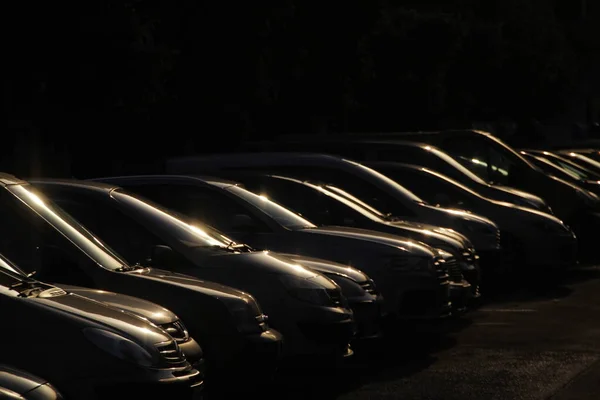 Autos Einer Straße Der Dämmerung — Stockfoto