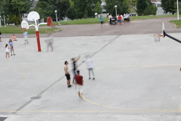 Basketbal Spelen Een Straatbaan — Stockfoto
