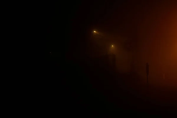 Conducir Una Noche Niebla —  Fotos de Stock