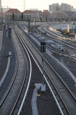 Şehirdeki demiryolları.