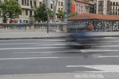 Sokakta yürüyen insanlar