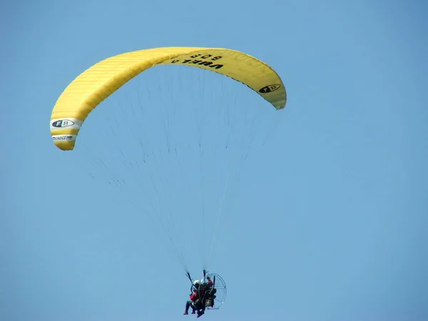 Parapendio Una Giornata Estiva — Foto Stock