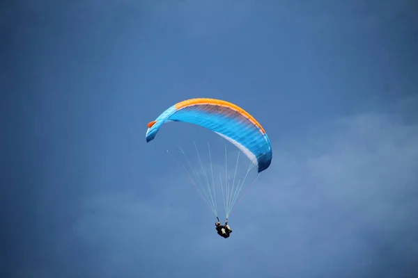 Paragliding Letním Dni — Stock fotografie