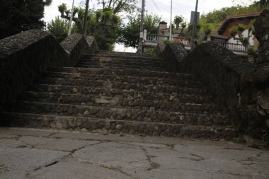 Şehir ortamında merdivenler