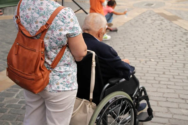 Assistant Ageing Person — Stock Photo, Image