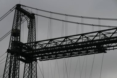 Bilbao nehri üzerindeki köprü.