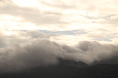 Gökyüzündeki bulutlar