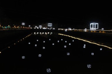 Şehirde Noel ışıkları