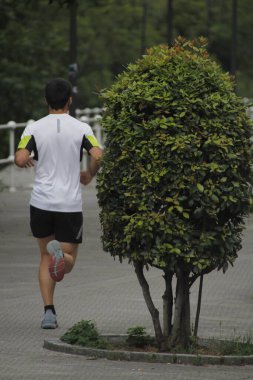 Parkta koşucu eğitimi