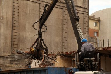 Kentsel bir çevrede inşaat alanı