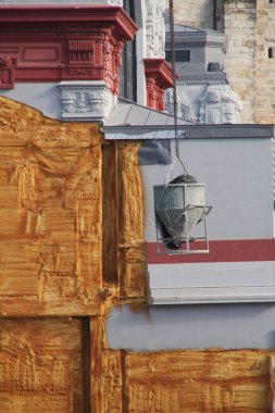 Kentsel bir çevrede inşaat alanı