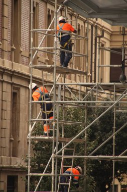 Kentsel bir çevrede inşaat alanı