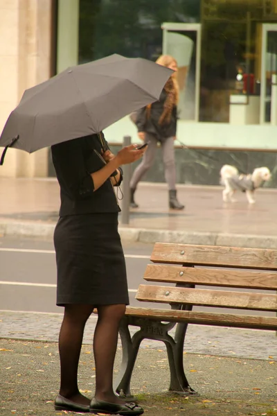 Passeggiare Città Giorno Pioggia — Foto Stock