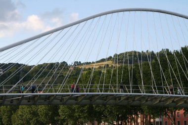Bilbao şehrinde köprü