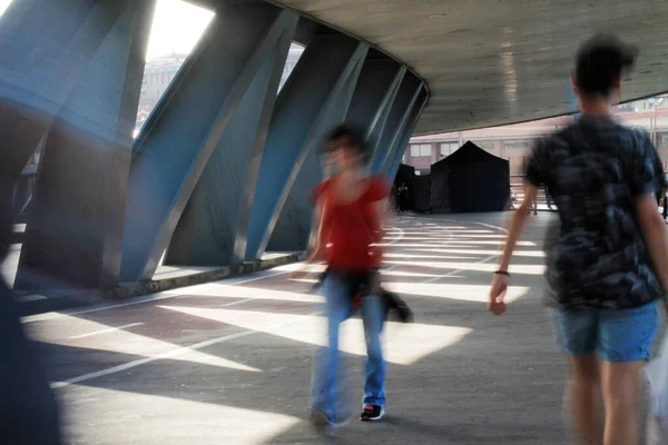 Pessoas Acordando Centro Cidade Bilbau — Fotografia de Stock