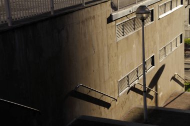 Şehir ortamında merdivenler