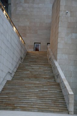 Şehir ortamında merdivenler