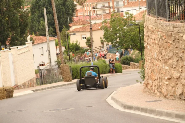 Sokakta Paten Kayarken — Stok fotoğraf