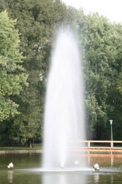 Kentsel bir ortamda çeşme