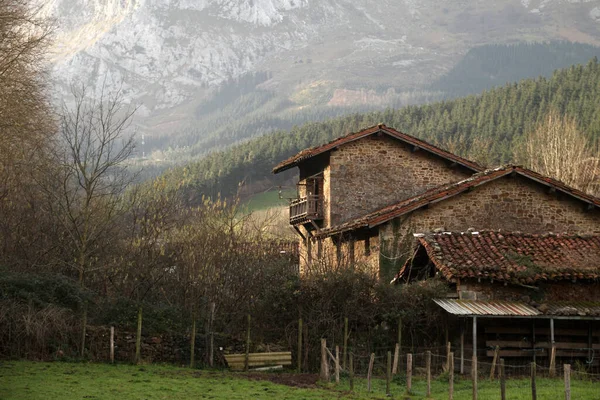 田舎にあるバスクの家 — ストック写真
