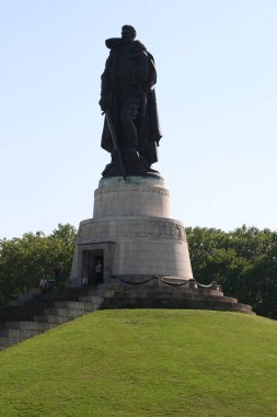 Berlin 'de Sovyet tarzı heykel