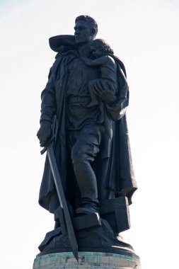 Berlin 'de Sovyet tarzı heykel