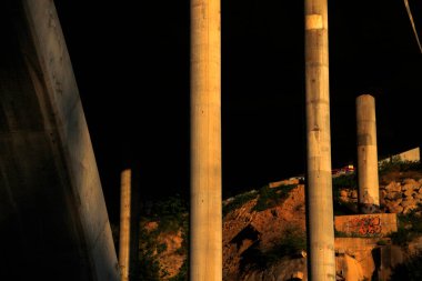 Bilbao nehri üzerindeki köprü.