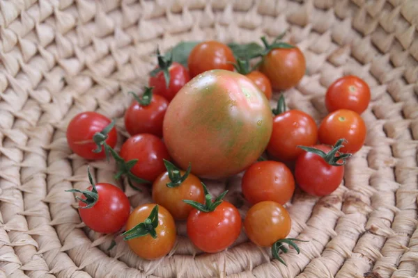 Tomates Cerises Dans Panier — Photo